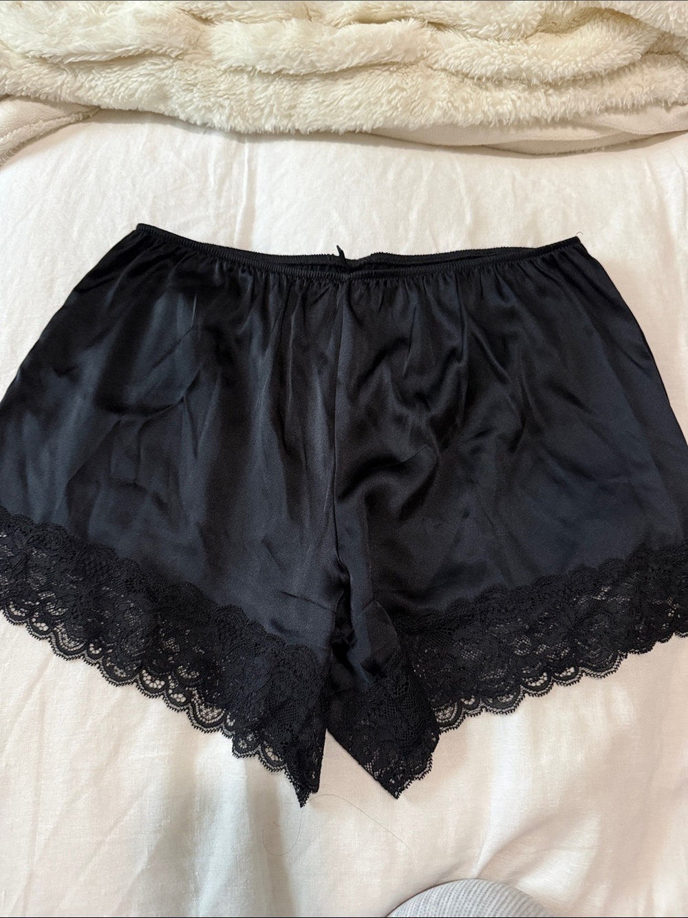 Intimissimi Black Lace-Trim Shorts in Small